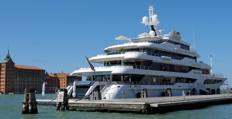 the superyacht Royal Romance; the auction of the yacht Royal Romance is imminent